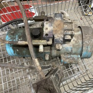 Pompe Hydraulique avec piston et moteur 3 phases - VENDU TEL QUEL -