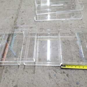 8 contenants en plexiglass - acrylique 1/4" pour projet