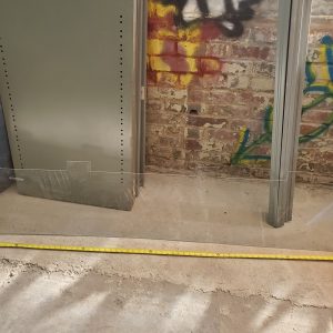 Feuille de plexiglas - acrylique 88" x 12" x 1/4"