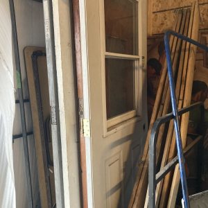 Porte en bois blanche avec fenêtre coulissante 80" x 32" x 2"