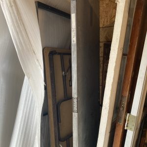 Porte en métal grise 82" x 35" x 2"