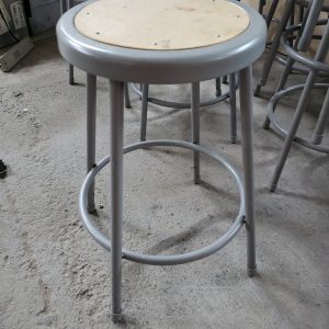 Banc - tabouret d'atelier en métal - 30$ch (shop, industriel)