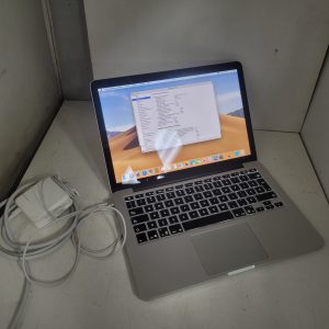 Apple MacBook pro A1502 - 8gb ram - 250gb storage - between 5 - 20 cycles, with charger