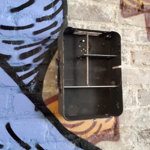 Petite étagère à bibelots 10" x 7" x 2-3/4" - Small trinket shelf