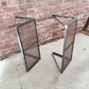 2 étagères en métal recyclé 23" de large x 12" de profondeur