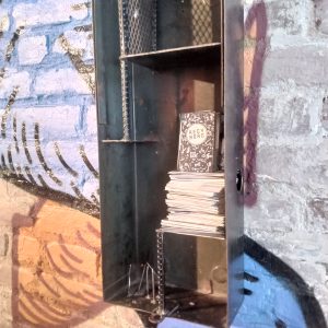 Petite étagère inspiration Vintage Prince of Persia 8" x 4" x 21" de haut (métal recyclé)