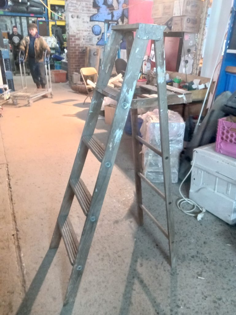 Escabeau de peintre pour décoration - pas solide 5pi de haut