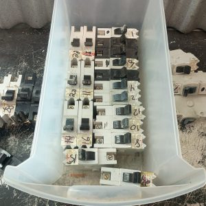 Lot Pioneer - 15 and 20  Amp Circuit Breaker