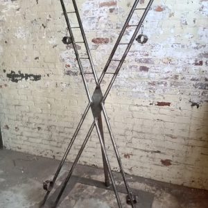 Croix de Saint-André pliable avec 4 menottes - 86" de haute x 40" de large - en acier solide