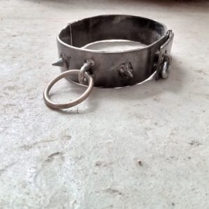 Collier en acier solide avec pics et anneau - Metal BDSM Collar - 6-1/2" x 5"