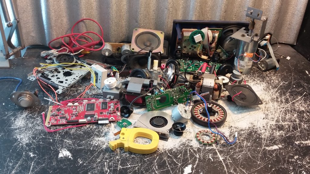 Lot d'électronique scrap - pour projet diy - rotor, gear, board, aimant...