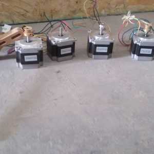 4 x petits stepper motors SM57HT51-3006A avec tige filleté - shaft 10"