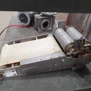 Machine type industrielle avec rouleaux et gears en aluminium pour décor - cinéma