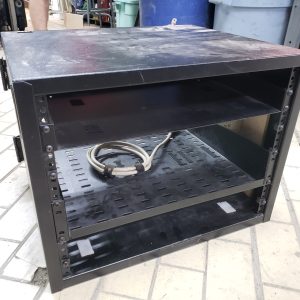 Petit rack pour équipement informatique ou audio (rackmount, tablettes)
