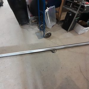 Écran - toile de projection DRAPER 8' x 8' avec support en aluminium