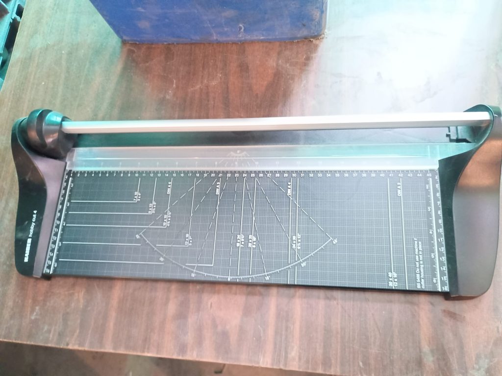 Kaiser hobby cut 4 Paper Cutter Manual Paper Trimmer/Coupe-papier manuel