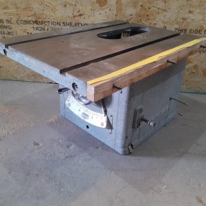 Banc de scie vintage Delta (pas de moteur, juste le casing)
