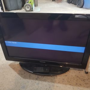 Télévision TOSHIBA 32" avec télécommande et entrée HDMI