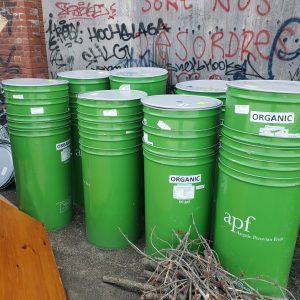 Baril en métal 60 gal - 227 litres avec trous dans le fond