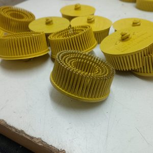 (11) 3M Automotive Scotch-Brite 2" Roloc Ceramic Bristle Disc Brush  Yellow- like new