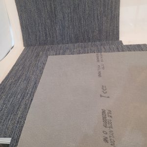 4x dalles de moquette 2x2 pieds - bleu/gris
