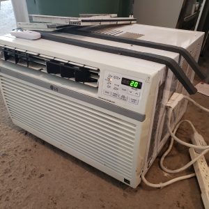 Climatiseur de fenêtre LG 12000 BTU avec Wi-Fi