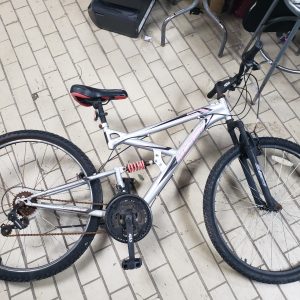 Mountain bike - frame 27" - 27.5 wheel - needs adjustments