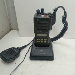 Radio portable bidirectionnelle Motorola MTX 838 avec microphone - en l'état - avec chargeur