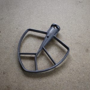 Batteur plat KitchenAid avec revêtement gris en aluminium