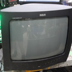 TV RCA CRT 14" NON-FONCTIONNELLE pour décoration, cinéma, théâtre