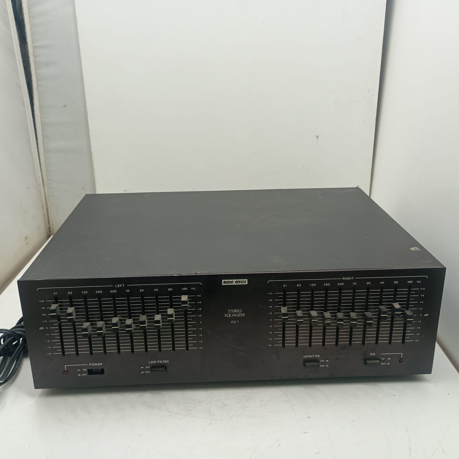 Audio Reflex EQ-1 is a vintage 10-band stereo graphic equalizer- lights but not properly tested