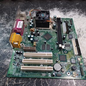 Carte mère Intel CA810E Socket 370 avec Intel Pentium 3 667 MHz