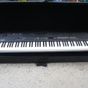 Yamaha CP-33 Compact 88-key Stage Piano with Roadcase - WORKING -