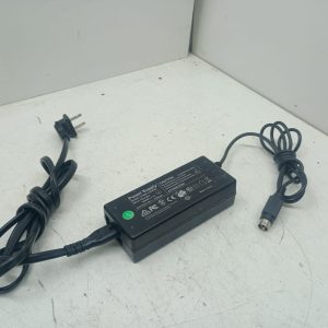 Adaptateur secteur à 4 broches - Modèle cgsw-12045000 ENTRÉE : 100-240V- 50/60Hz 1,5A SORTIE : 12V --- 4500mA