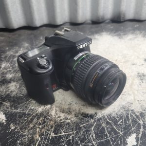 Appareil photo numérique Pentax K100 D super avec objectif 52 mm - PROBLÈMES DE LECTEUR DE CARTE SD