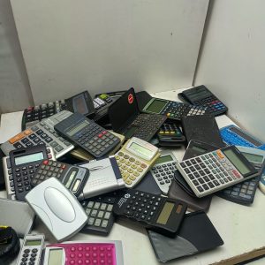 Différents types de calculatrices mathématiques vendues en lot - en l'état