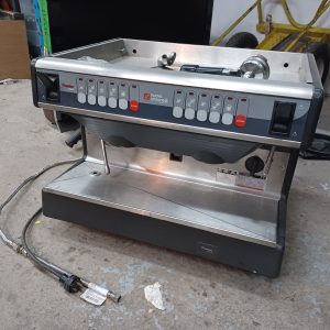 Machine à espresso commerciale à deux groupes Nuova Simonelli Premier Maxi - 220V - Non testée