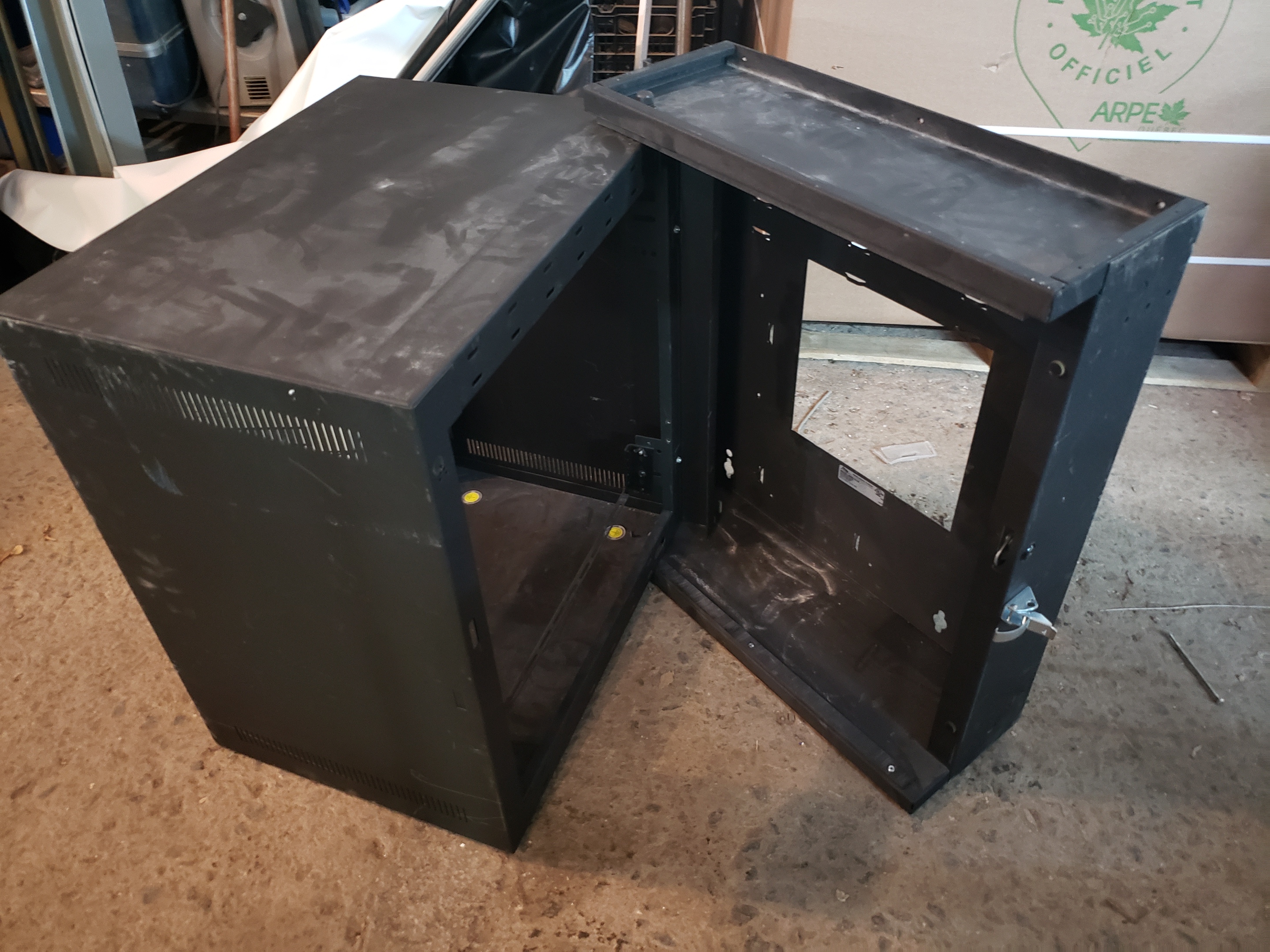 Wall-mounted rack for audio or computer equipment with hinges and rear access, 12U – 22″ deep
