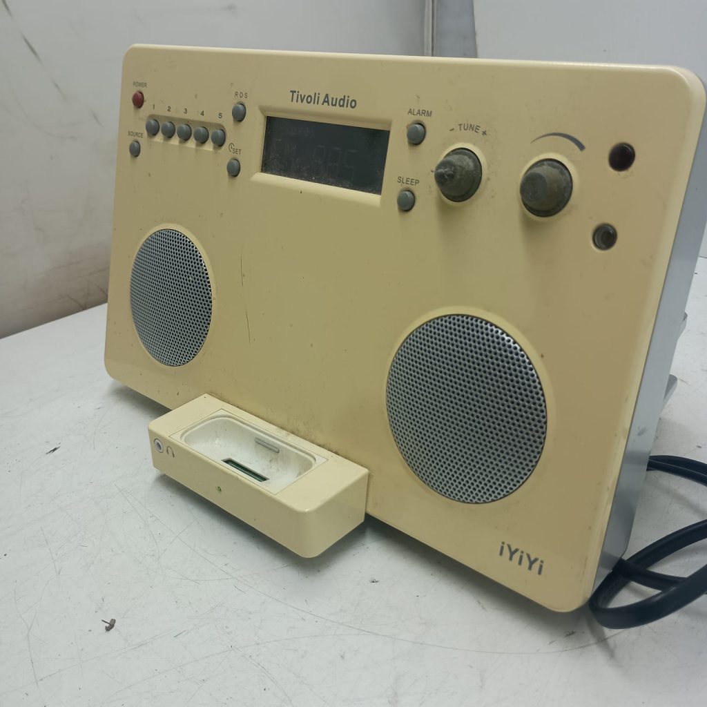 Tivoli Audio Model iYiYi - AM et FM en état de marche, iPod non testé