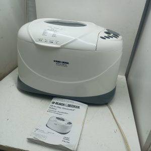 Black & Decker Breadmaker 3-lb B2300 - Parts- Powers on