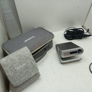 Projecteur portable LED ViewSonic M1 modèle VS17337 avec télécommande, étui, câble d'alimentation - pour pièces -