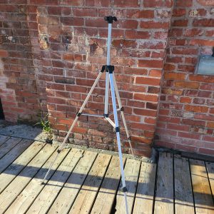 Tripod Samsonite in Aluminum (missing one part on top) 54'' max