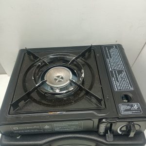 Réchaud à gaz butane portable de couleur noire avec couvercle