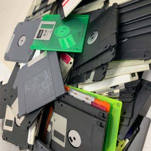 Ancienne disquette d'ordinateur (floppy disc) 0,501 TP4T l'unité