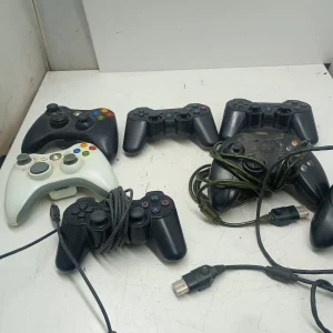 Contrôleur de jeu Lot 6 Xbox et Play Station - non testé