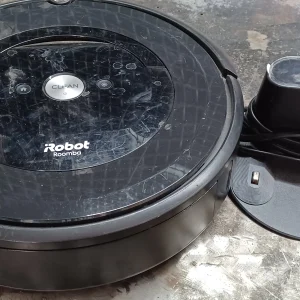 iRobot Roomba e5 Robotic Vacuum Cleaner with Charging Dock - Not Working - For Parts