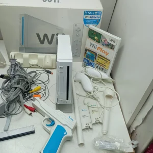 Bundle de console Nintendo Wii blanc RVL-001, boîte, télécommandes, dock, chargeur de batterie, etc. (Comme neuf)