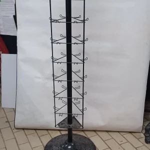 Racks de présentation rotatifs en acier pour planchers 64" de hauteur